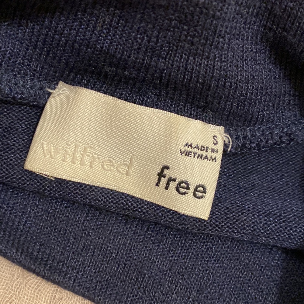 Wilfred Deep Aritzia Blue Short Sleeve Top. Size S - Picture 3 of 7